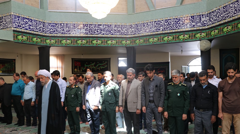 نماز جماعت ایت الله دژگام در مسجد شهرک صنعتی بزرگ شیراز