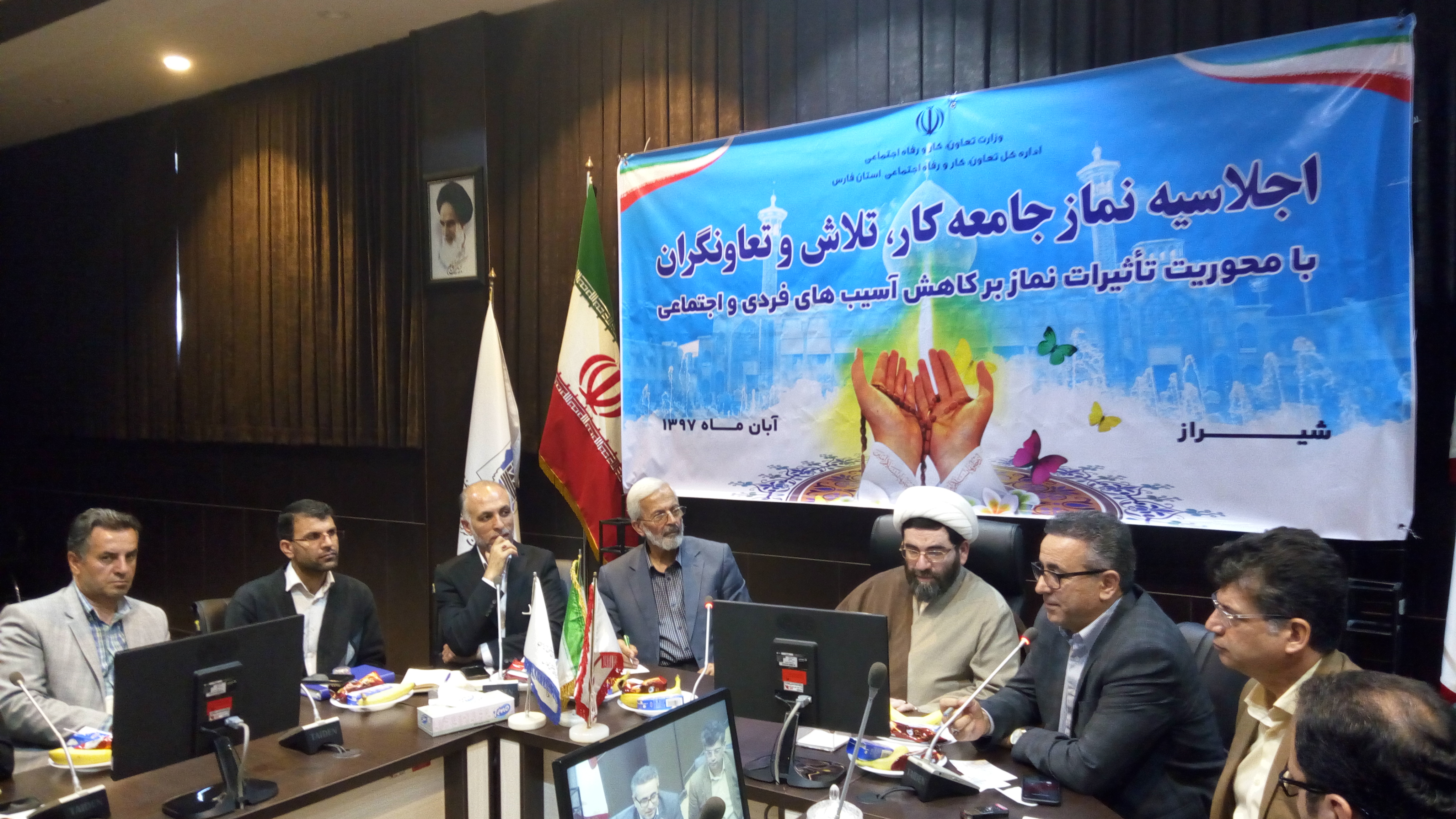اجلاسیه نماز جامعه کار،تلاش و تعاونگران در شهرک صنعتی بزرگ شیراز شد